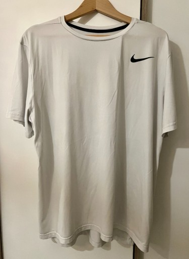 Zdjęcie oferty: T-shirt męski okrągły dekolt Nike r. XL biała