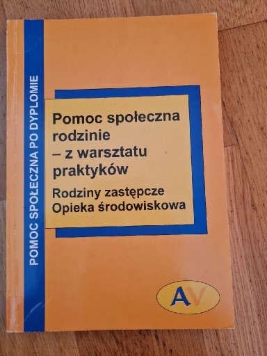 Zdjęcie oferty: Książka pomoc społeczna rodzinie.