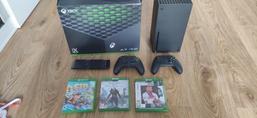 Zdjęcie oferty: XBOX Series X, jak nowy, fajny zestaw. 