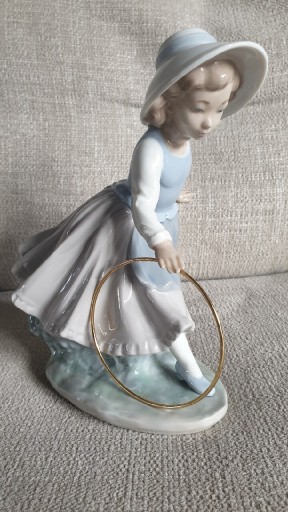 Zdjęcie oferty: NAO Lladro Dziewczynka z obręczą 20cm