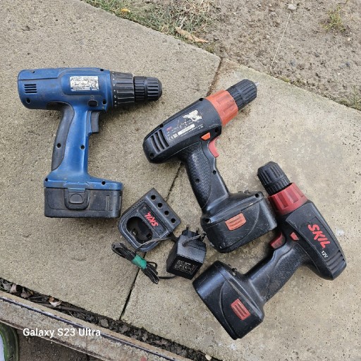 Zdjęcie oferty: 3x Wkrętarki 2x Skil 9,6V i 12V 1x CMI 12V + ładowarka - baterie do wymiany