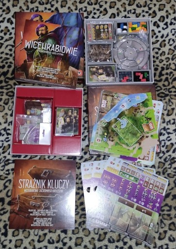 Zdjęcie oferty: Wicehrabiowie Zachodniego Królestwa + Dodatek koszulki i insert