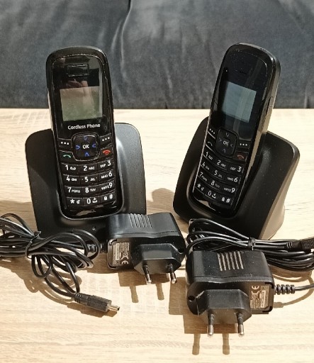 Zdjęcie oferty: Wyprzedaż ! 2x telefon stacjonarny Huawei ETS8121 z ładowarkami stacje