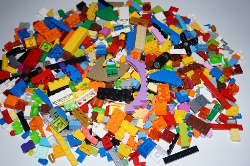 Zdjęcie oferty: Lego 600+ klocków +3 figurki,luzem na wagę NOWE.