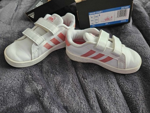 Zdjęcie oferty: Buty sportowe marki Adidasy rozmiar 23,5