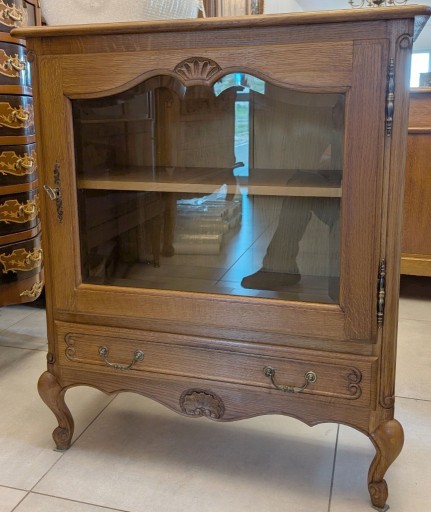 Zdjęcie oferty: Piękna dębowa komoda,barek z fazowaną szybą -sklep Dąbrowa Górnicza