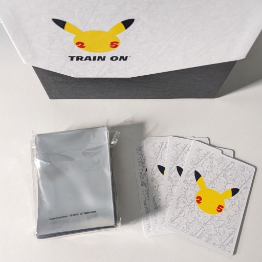 Zdjęcie oferty: Pokemon Celebrations Elite Trainer Box & Sleeves