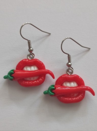 Zdjęcie oferty: Kolczyki usta z chilli
