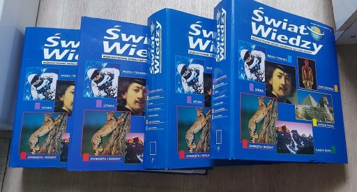 Zdjęcie oferty: Świat wiedzy w 4 segregatorach kompletny