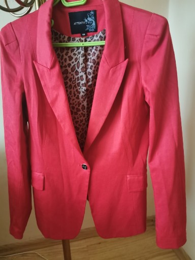 Zdjęcie oferty: Czerwony żakiet marynarka Attentif r. 40