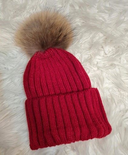 Zdjęcie oferty: Zimowa czerwona czapka z pomponem futro naturalne