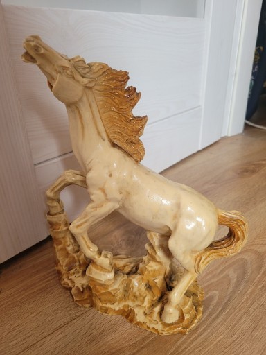 Zdjęcie oferty: Zestaw 2 Konie z alabastru, rzeźby