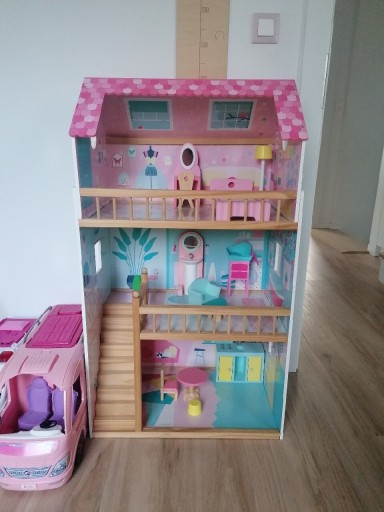 Zdjęcie oferty: Domek drewniany dla lalek Barbie JANOD