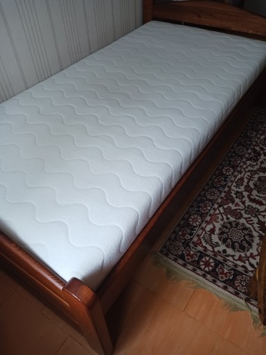 Zdjęcie oferty: łóżko z materacem i skrzynią na pościel