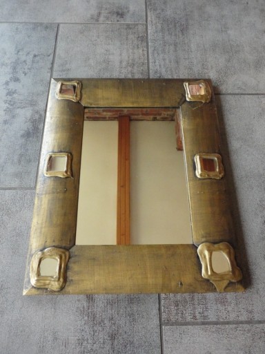 Zdjęcie oferty: Lustro w drewnianej ramie.  Roz. 40cm x 49 cm