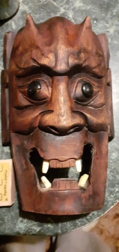 Zdjęcie oferty: Stara maska diabła ,lite drewno -dł; 22cm ,szer15