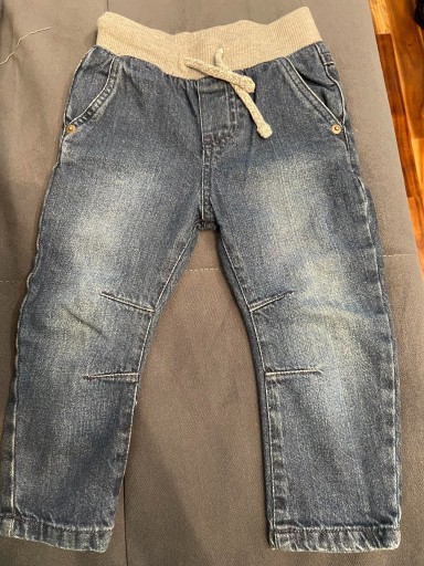 Zdjęcie oferty: Spodnie jeansowe rozmiar 92