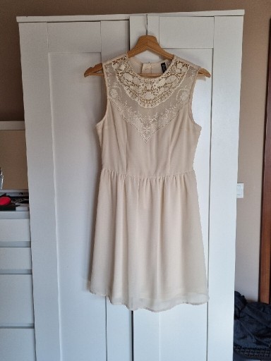 Zdjęcie oferty: Beżowa sukienka na wesele kremowa ecru dla druchny