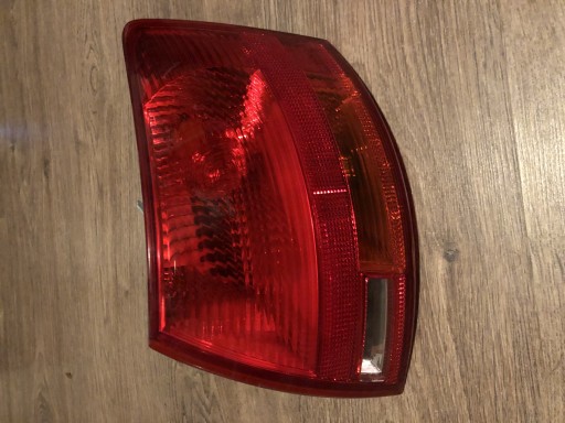 Zdjęcie oferty: Tylnia lampa Audi A4 B7 kombi