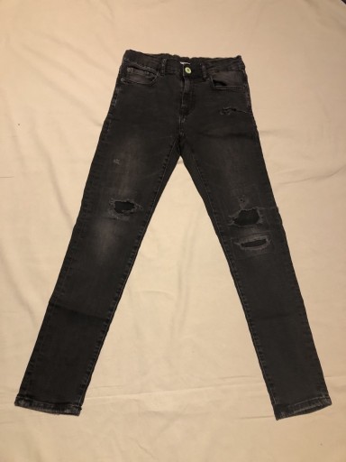 Zdjęcie oferty: Spodnie jeansowe chłopięce 140