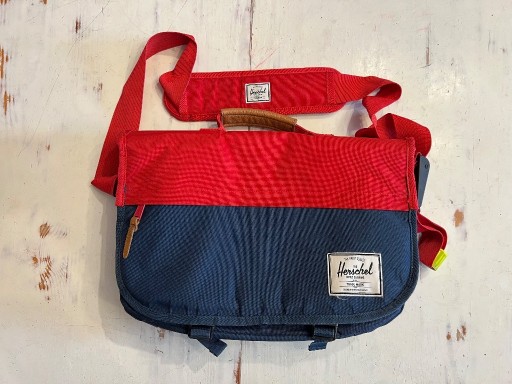 Zdjęcie oferty: Torba na laptopa 13-15 cali Herschel Messenger Bag