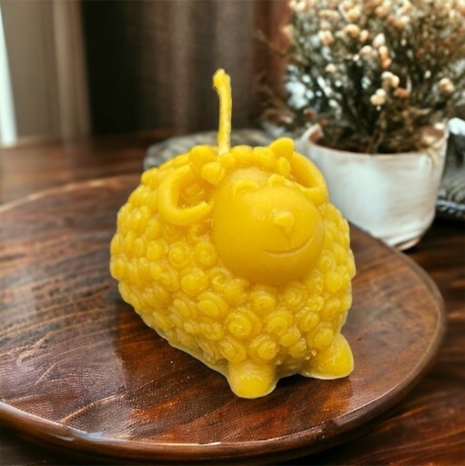 Zdjęcie oferty: Świeca z wosku pszczelego baranek Wielkanoc