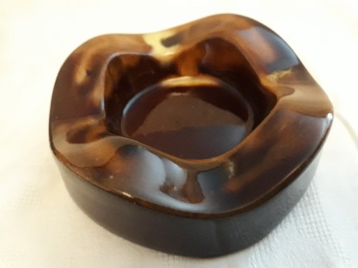 Zdjęcie oferty: Popielniczka ceramiczna brązowa Ø 10cm