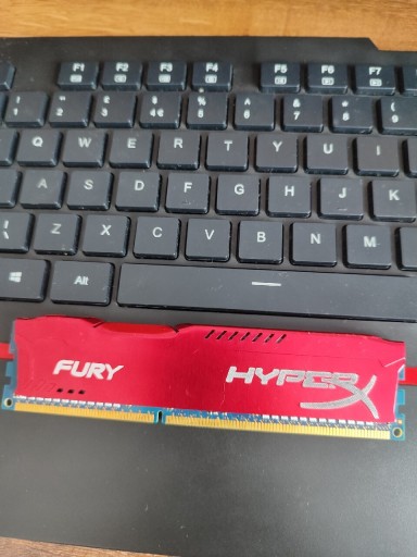 Zdjęcie oferty: Pamięć RAM 4GB HYNIX DDR3 HMT451U6AFR8C-PB N0 AA