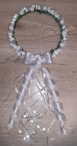 Zdjęcie oferty: Wianek komunijny biało srebrny z perełkami śliczny