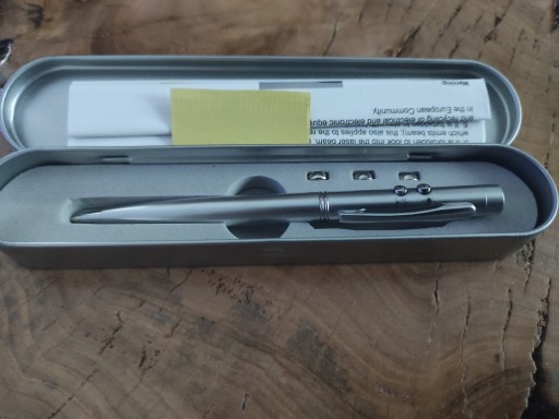 Zdjęcie oferty: Wskaźnik laserowy z długopisem 