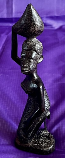 Zdjęcie oferty: Figurka z Afryki kobiety ręcznie wykonane z drewna