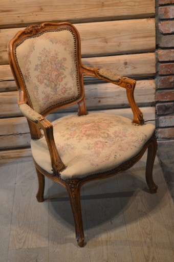 Zdjęcie oferty: Przedwojenny fotel w stylu rokoko