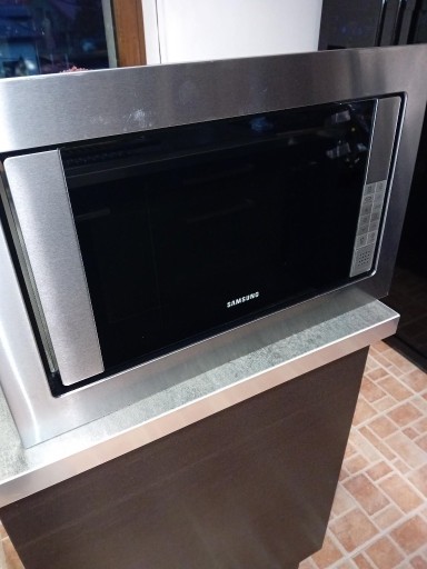 Zdjęcie oferty: Kuchenka mikrofalowa Samsung uszkodzona