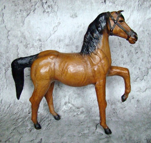 Zdjęcie oferty: Figurka konia ze skóry
