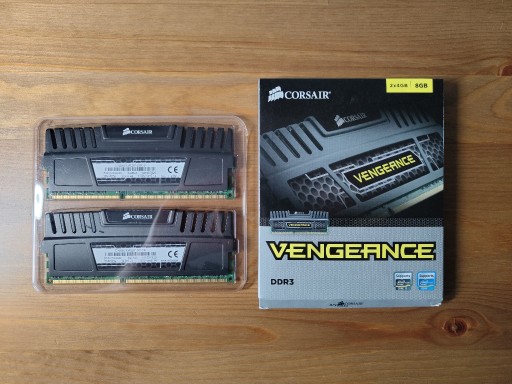 Zdjęcie oferty: Corsair Vengeance 2x4GB (8GB) DDR3