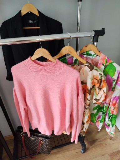 Zdjęcie oferty: Luźny różowy elegancki sweterek golf półgolf 