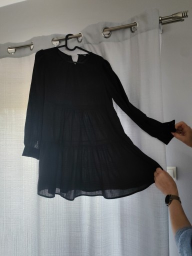 Zdjęcie oferty: Czarna sukienka z falban