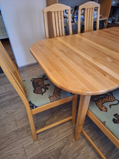 Zdjęcie oferty: Stół z krzesłami komplet drewniany 