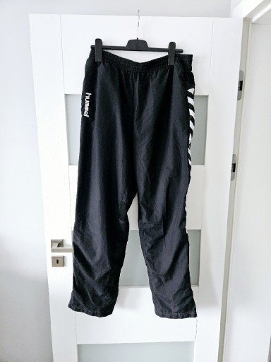 Zdjęcie oferty: Czarne spodnie dresowe Hummel xl 42