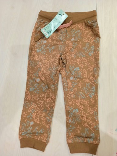 Zdjęcie oferty: Spodnie dla dziewczynki brązowe w rozmiarze 98
