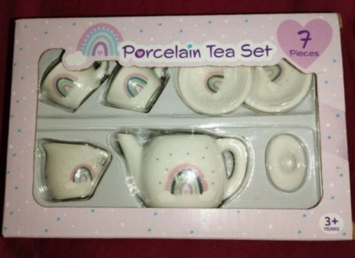 Zdjęcie oferty: Porcelanowy mały zestaw do herbaty dla lalek lol