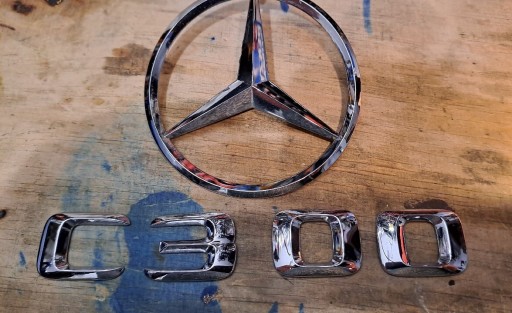 Zdjęcie oferty: Emblemat logo Mercedesa C klasa w 205 oryginał 