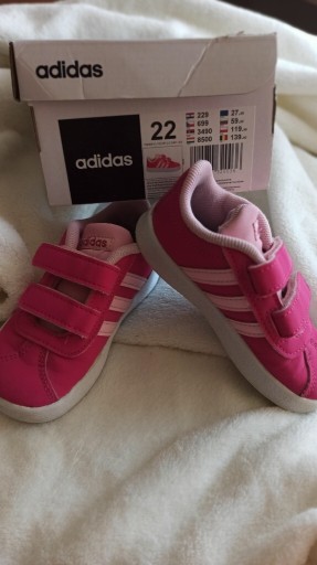 Zdjęcie oferty: Adidasy różowe dla dziewczynki rozmiar 22