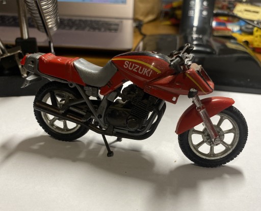 Zdjęcie oferty: SUZUKI metalowy model lata 80