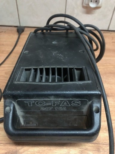 Zdjęcie oferty: ŁADOWARKA PROSTOWNIK TC-FAS 24V 16A