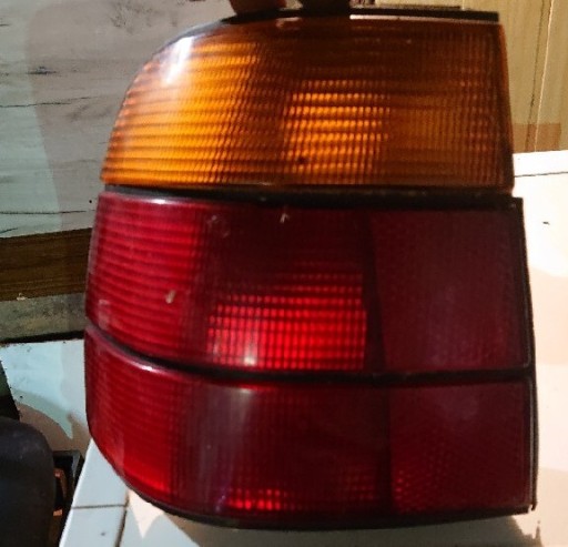 Zdjęcie oferty: Lampa tył bmw e34 touring lewy blotnik 