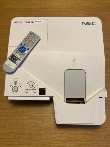 Zdjęcie oferty: Projektor ultra krótkoogniskowy NEC UM361X uchwyt