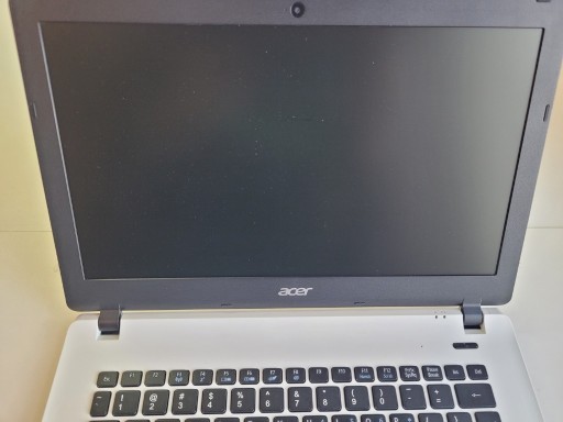 Zdjęcie oferty: Laptop Acer Aspire ES1-331 Intel N3700 SSD 120GB/8GB Ram - Super Stan!