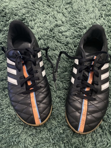 Zdjęcie oferty: Halówki Adidas 11questra