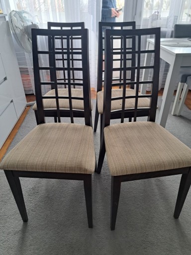 Zdjęcie oferty: Krzesła 4 szt. drewniane brązowe 